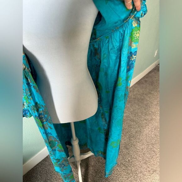 Beautiful Vintage Dress Cover Size Small Blue Floral Front Clasp - Picture 6 of 10